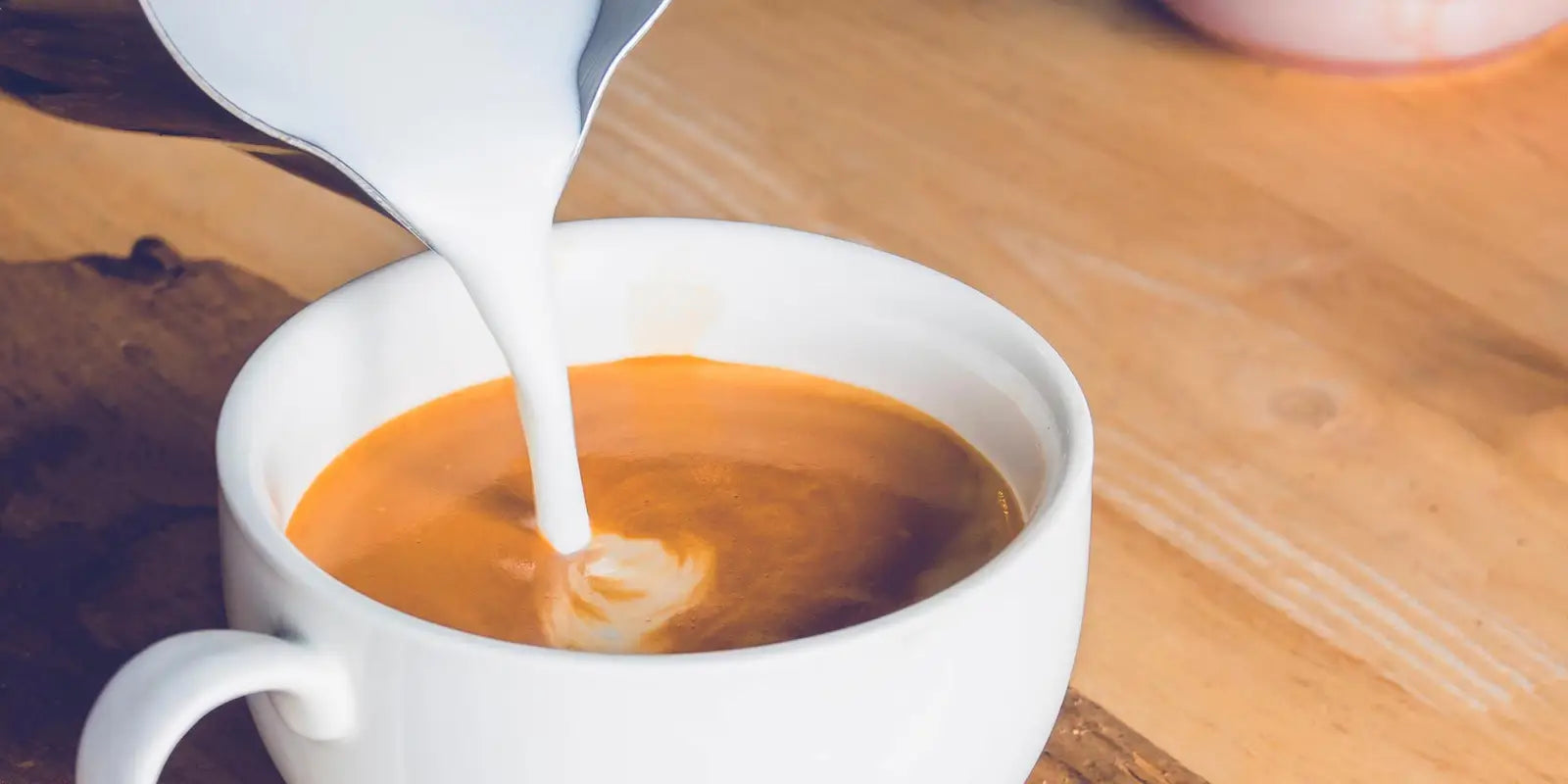 preparando un buen café con leche